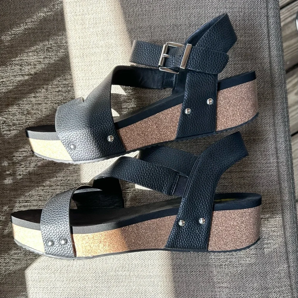 Volatile Black Sandals - Picture 4 of 6